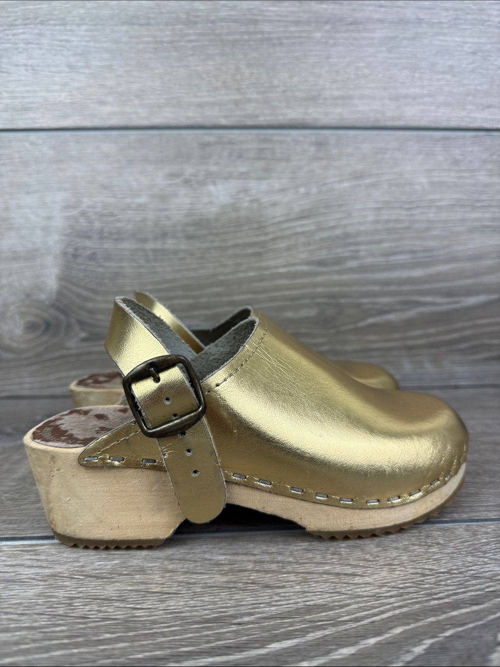 Cape Clogs Metallic Gold Leather Little Girl Sz 13/EU 31 Strap Buckle Wood Clogs